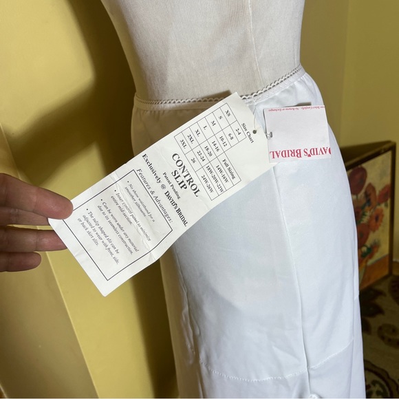 DAVIDS BRIDAL Size XL 18/20 White Control Slip Long Tulip Slit Slimming $94 NWT - Picture 5 of 12